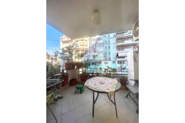 Shtepi me qera Apartament ne Tirane, 2+1, Mobilimi E mobiluar, Pagesa 700  Euro.