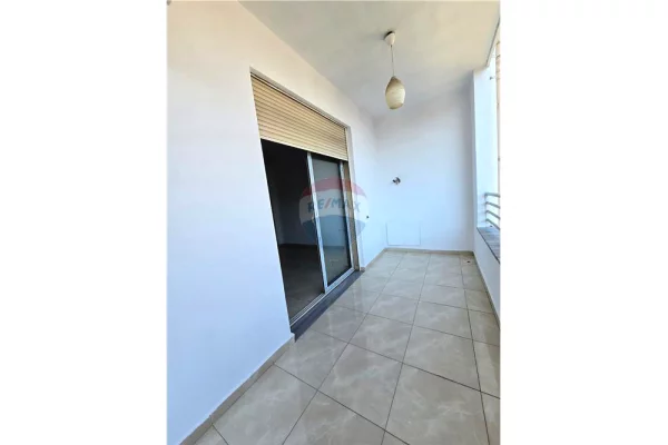 Shtepi ne shitje Apartament ne Tirane, 2+1, Mobilimi Pjeserisht e mobiluar, Pagesa 180,000  Euro.