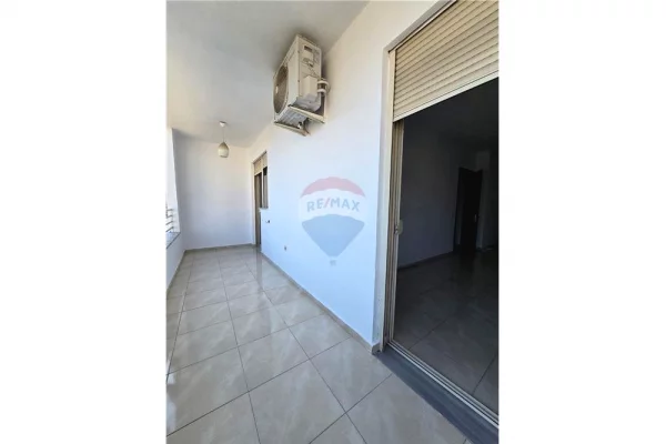 Shtepi ne shitje Apartament ne Tirane, 2+1, Mobilimi Pjeserisht e mobiluar, Pagesa 180,000  Euro.