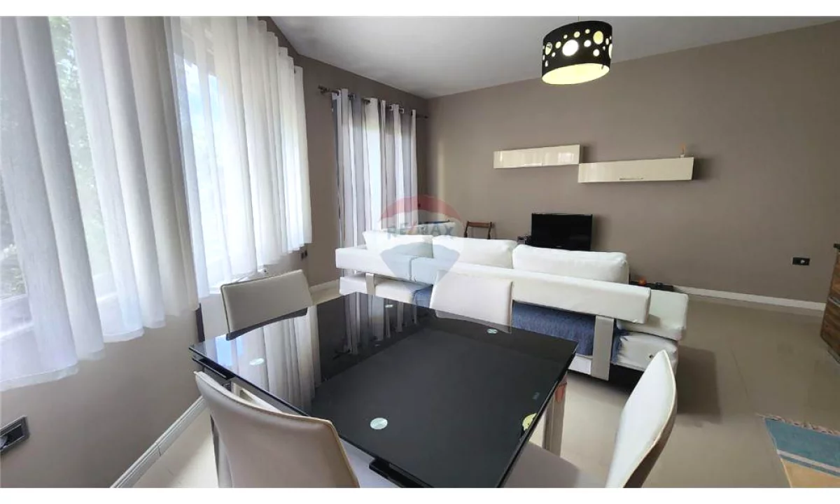 Shtepi ne shitje Apartament ne Tirane, 2+1, Mobilimi E mobiluar, Pagesa 185,000  Euro.