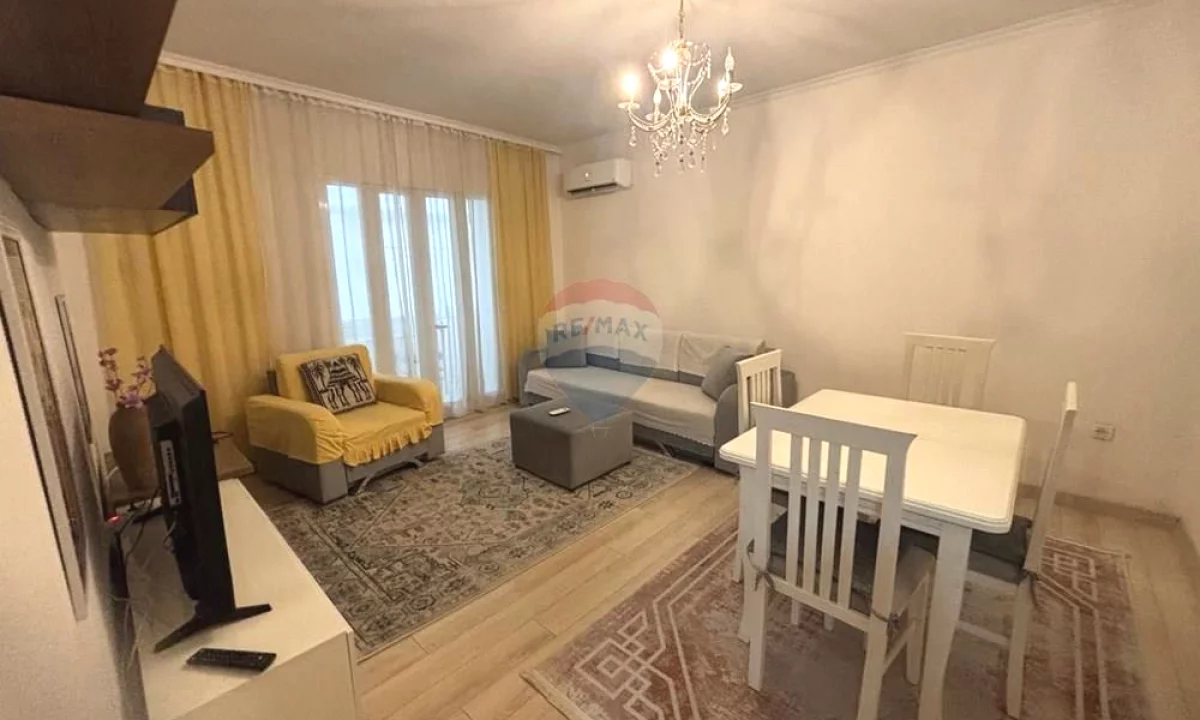 Shtepi me qera Apartament ne Tirane, 3+1, Mobilimi E mobiluar, Pagesa 800  Euro.