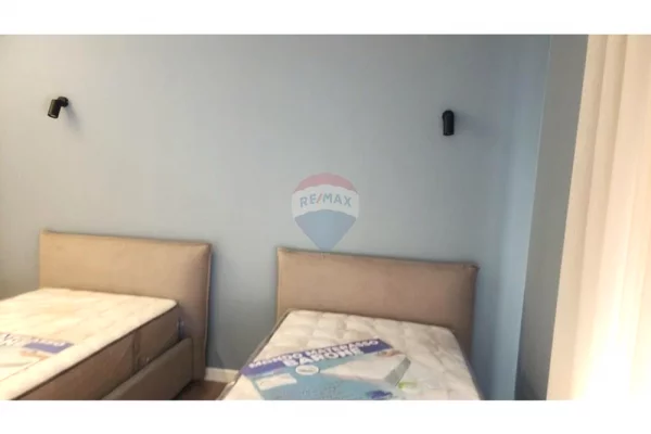 Shtepi me qera Apartament ne Tirane, 2+1, Mobilimi E mobiluar, Pagesa 1,250  Euro.