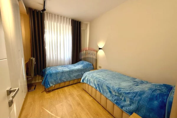 Shtepi me qera Apartament ne Tirane, 2+1, Mobilimi E mobiluar, Pagesa 135,000  Leke.