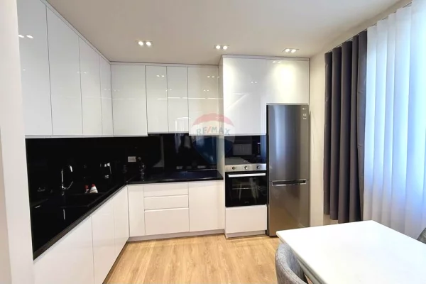 Shtepi me qera Apartament ne Tirane, 2+1, Mobilimi E mobiluar, Pagesa 135,000  Leke.