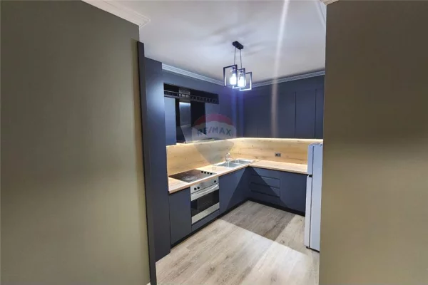 Shtepi me qera Apartament ne Tirane, 3+1, Mobilimi E mobiluar, Pagesa 1,200  Euro.