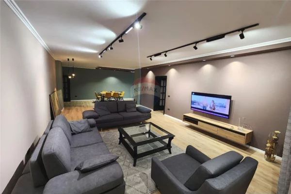 Apartament 3+1+2 te 21 Dhjetori.