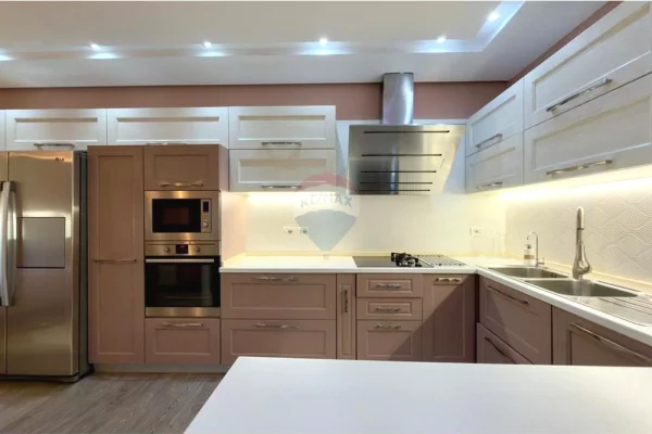 Shtepi me qera Apartament ne Tirane, 2+1, Mobilimi E mobiluar, Pagesa 1,000  Euro.