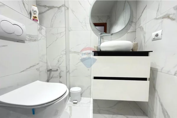 Shtepi me qera Apartament ne Tirane, 2+1, Mobilimi E mobiluar, Pagesa 65,000  Leke.