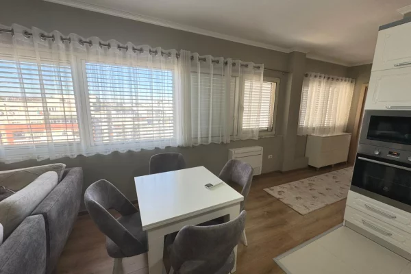 Shtepi me qera Apartament ne Tirane, 2+1, Mobilimi E mobiluar, Pagesa 65,000  Leke.