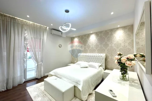 Shtepi me qera Apartament ne Tirane, 2+1, Mobilimi E mobiluar, Pagesa 1,000  Euro.