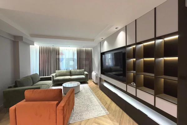Apartament 2+1+2 me qera Blloku