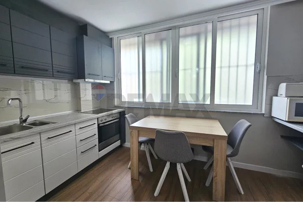 Shtepi me qera Apartament ne Tirane, 2+1, Mobilimi E mobiluar, Pagesa 800  Euro.