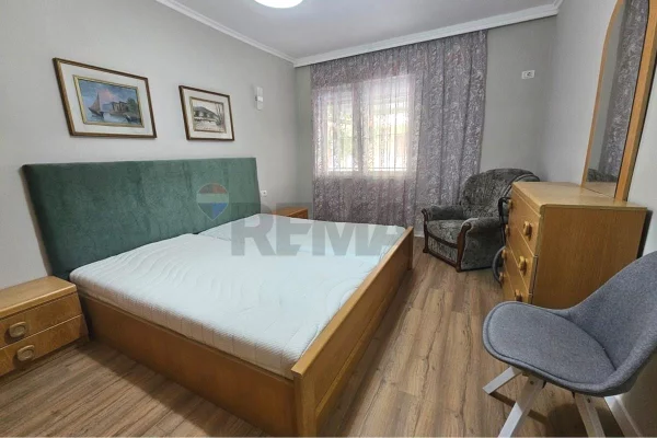 Shtepi me qera Apartament ne Tirane, 2+1, Mobilimi E mobiluar, Pagesa 800  Euro.