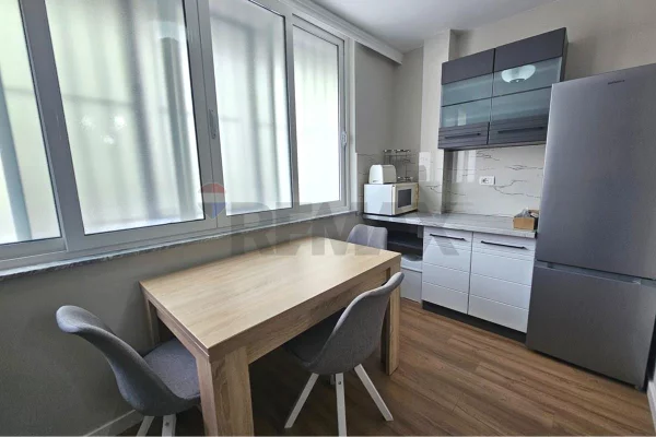Shtepi me qera Apartament ne Tirane, 2+1, Mobilimi E mobiluar, Pagesa 800  Euro.