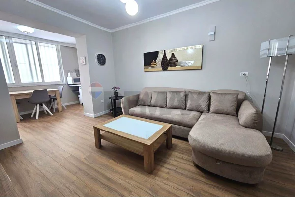 Shtepi me qera Apartament ne Tirane, 2+1, Mobilimi E mobiluar, Pagesa 800  Euro.