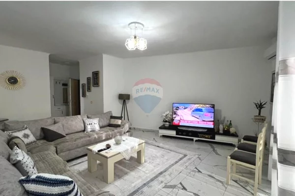 Shtepi ne shitje Apartament ne Tirane, 2+1, Mobilimi E mobiluar, Pagesa 14,000,000  Leke.