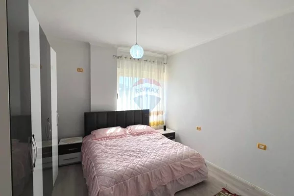 Shtepi ne shitje Apartament ne Tirane, 2+1, Mobilimi E mobiluar, Pagesa 14,000,000  Leke.