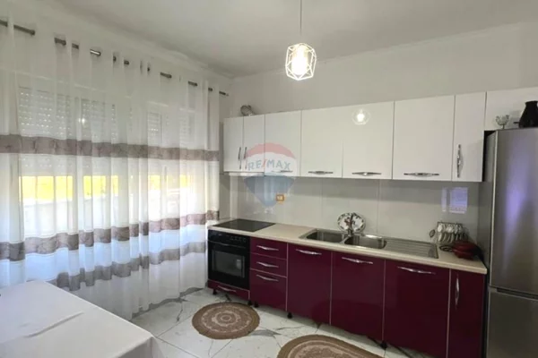 Shtepi ne shitje Apartament ne Tirane, 2+1, Mobilimi E mobiluar, Pagesa 14,000,000  Leke.