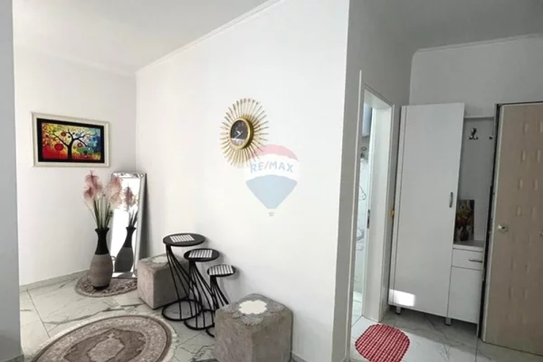 Shtepi ne shitje Apartament ne Tirane, 2+1, Mobilimi E mobiluar, Pagesa 14,000,000  Leke.