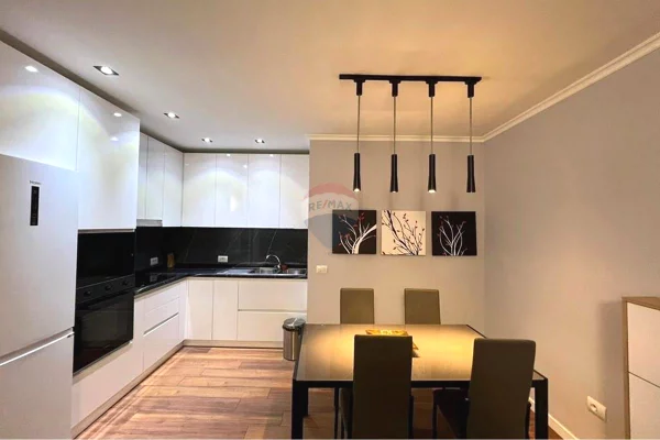 Shtepi me qera Apartament ne Tirane, 2+1, Mobilimi E mobiluar, Pagesa 65,000  Leke.