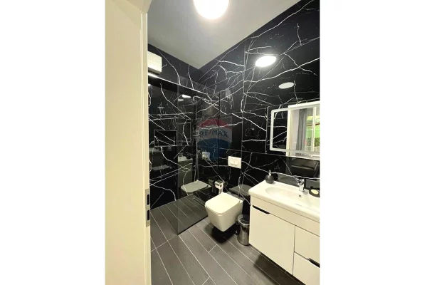 Shtepi me qera Apartament ne Tirane, 2+1, Mobilimi E mobiluar, Pagesa 65,000  Leke.