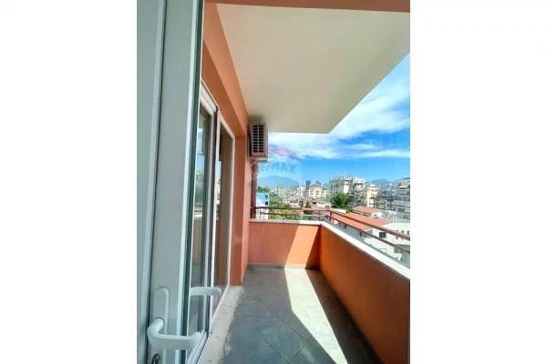 Shtepi me qera Apartament ne Tirane, 1+1, Mobilimi E mobiluar, Pagesa 900  Euro.