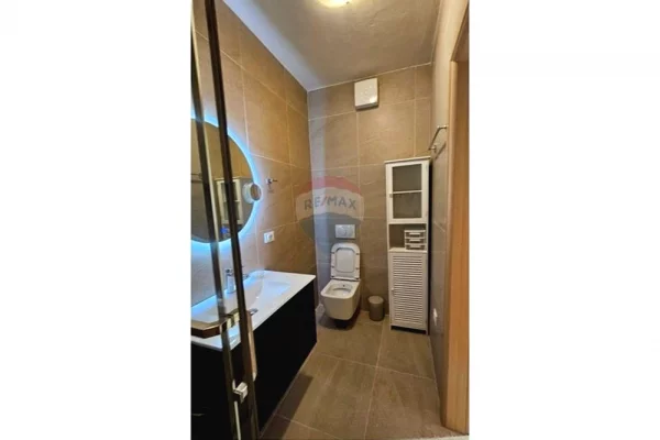 Shtepi me qera Apartament ne Tirane, 2+1, Mobilimi E mobiluar, Pagesa 75,000  Leke.