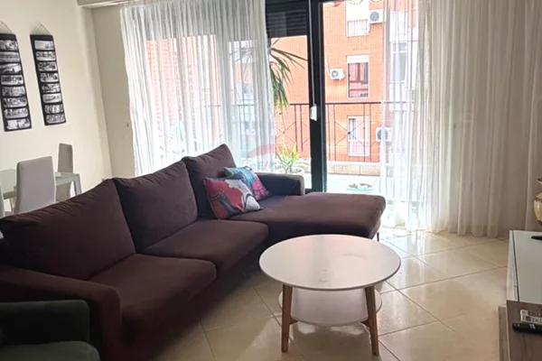 Shtepi me qera Apartament ne Tirane, 2+1, Mobilimi E mobiluar, Pagesa 75,000  Leke.
