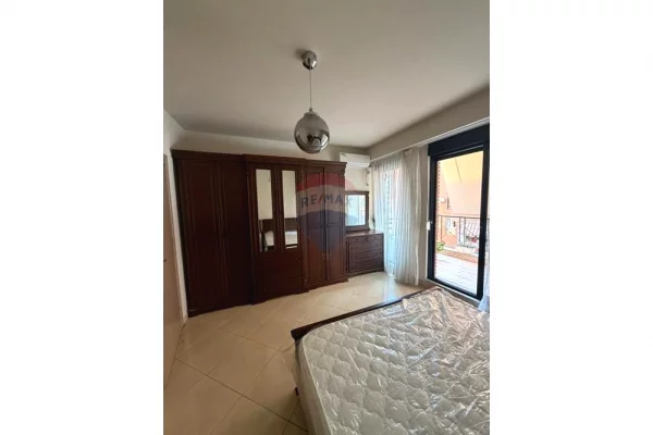Shtepi me qera Apartament ne Tirane, 2+1, Mobilimi E mobiluar, Pagesa 75,000  Leke.