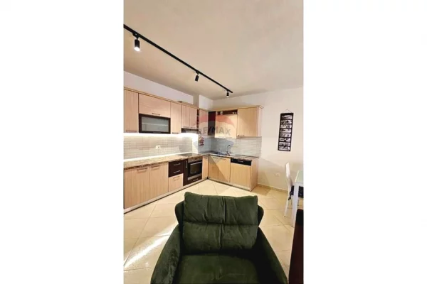 Shtepi me qera Apartament ne Tirane, 2+1, Mobilimi E mobiluar, Pagesa 75,000  Leke.