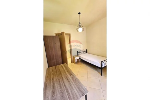 Shtepi me qera Apartament ne Tirane, 2+1, Mobilimi E mobiluar, Pagesa 75,000  Leke.