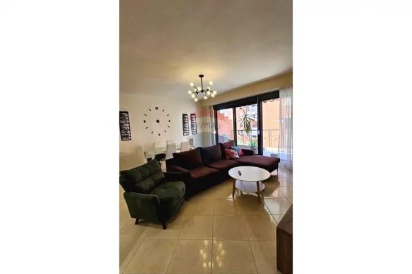 Shtepi me qera Apartament ne Tirane, 2+1, Mobilimi E mobiluar, Pagesa 75,000  Leke.