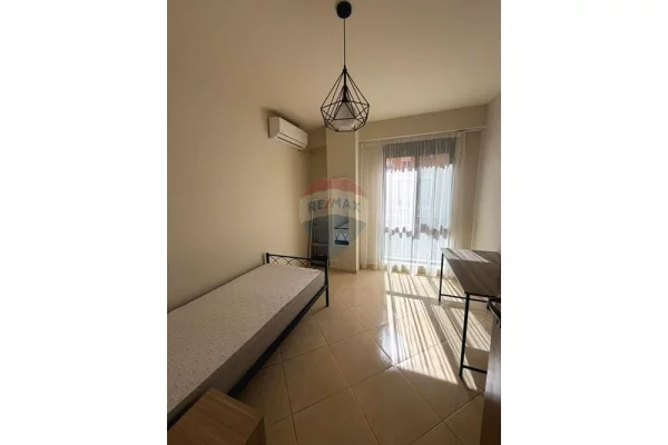 Shtepi me qera Apartament ne Tirane, 2+1, Mobilimi E mobiluar, Pagesa 75,000  Leke.