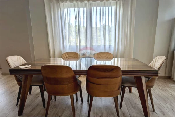 Shtepi me qera Apartament ne Tirane, 3+1, Mobilimi E mobiluar, Pagesa 200,000  Leke.