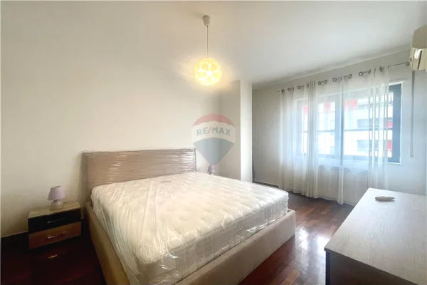 Shtepi me qera Apartament ne Tirane, 3+1, Mobilimi E mobiluar, Pagesa 200,000  Leke.