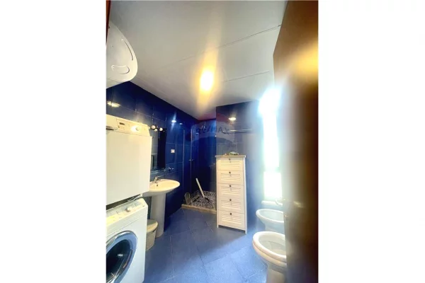 Shtepi me qera Apartament ne Tirane, 3+1, Mobilimi E mobiluar, Pagesa 200,000  Leke.