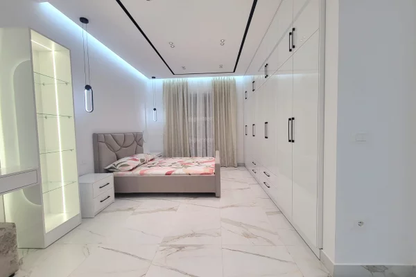 Shtepi me qera Apartament ne Tirane, 2+1, Mobilimi E mobiluar, Pagesa 1,100  Euro.