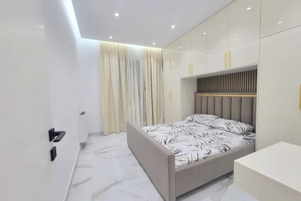Shtepi me qera Apartament ne Tirane, 2+1, Mobilimi E mobiluar, Pagesa 1,100  Euro.