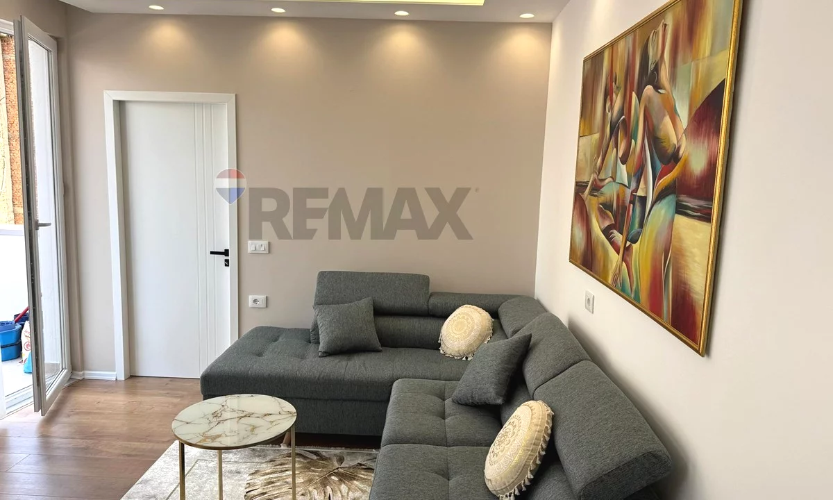 Shtepi me qera Apartament ne Tirane, 2+1, Mobilimi E mobiluar, Pagesa 1,000  Euro.