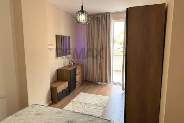 Shtepi me qera Apartament ne Tirane, 2+1, Mobilimi E mobiluar, Pagesa 1,000  Euro.