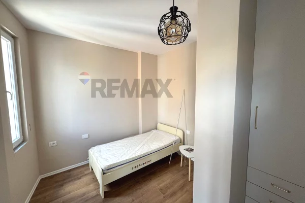 Shtepi me qera Apartament ne Tirane, 2+1, Mobilimi E mobiluar, Pagesa 1,000  Euro.