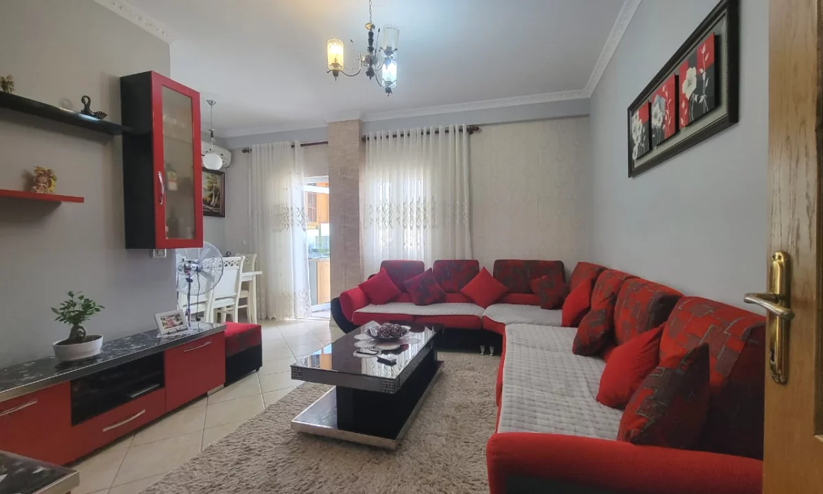 Shtepi ne shitje Apartament ne Tirane, 2+1, Mobilimi E mobiluar, Pagesa 200,000  Euro.