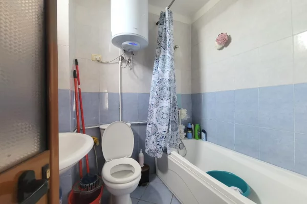 Shtepi ne shitje Apartament ne Tirane, 2+1, Mobilimi E mobiluar, Pagesa 200,000  Euro.