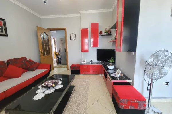 Shtepi ne shitje Apartament ne Tirane, 2+1, Mobilimi E mobiluar, Pagesa 200,000  Euro.