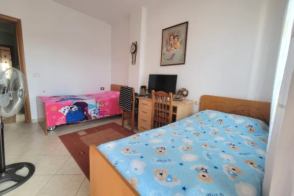 Shtepi ne shitje Apartament ne Tirane, 2+1, Mobilimi E mobiluar, Pagesa 200,000  Euro.