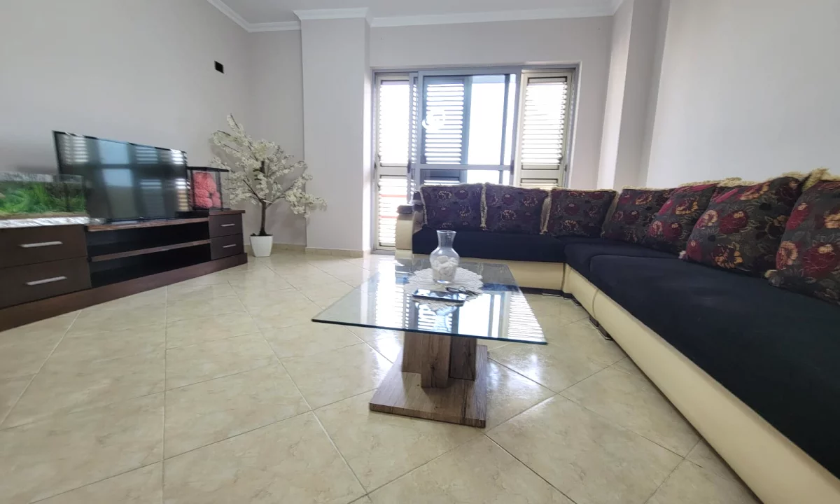 Shtepi ne shitje Apartament ne Tirane, 3+1, Mobilimi E mobiluar, Pagesa 25,800,000  Leke.