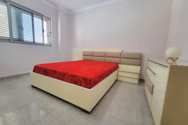 Shtepi ne shitje Apartament ne Tirane, 3+1, Mobilimi E mobiluar, Pagesa 25,800,000  Leke.