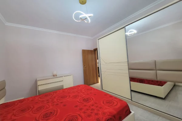 Shtepi ne shitje Apartament ne Tirane, 3+1, Mobilimi E mobiluar, Pagesa 25,800,000  Leke.