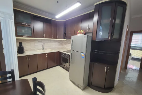 Shtepi ne shitje Apartament ne Tirane, 3+1, Mobilimi E mobiluar, Pagesa 25,800,000  Leke.