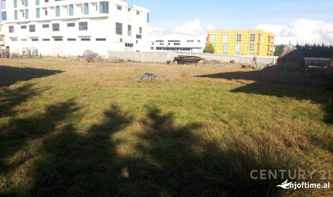 SHESIM TOKE PER BIZNES NE AUTOSTRADEN TIRANE-DURRES!